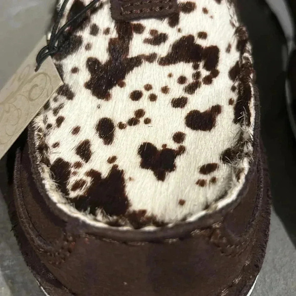 Ariat Cruiser Cow Print Chocolate Chip,Suede, Spotted Hair,EVA midsole,Duratread - Picture 3 of 11